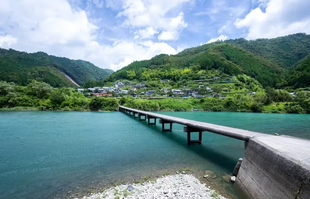 四万十川_四万十川名物・沈下橋