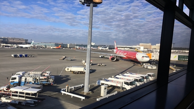 エアアジア飛行機　空港のターミナル