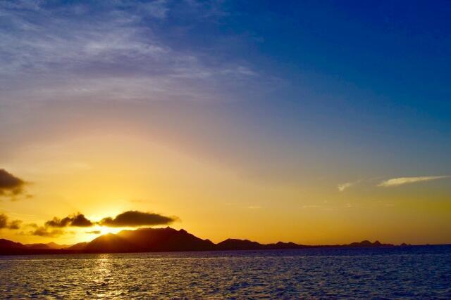 もしかしたらグリーンフラッシュも見られるかも？！石垣島の夕日スポット