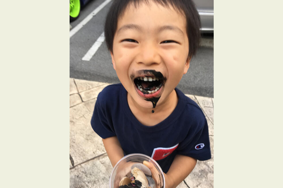 竹炭を練り込んだチョコレート味