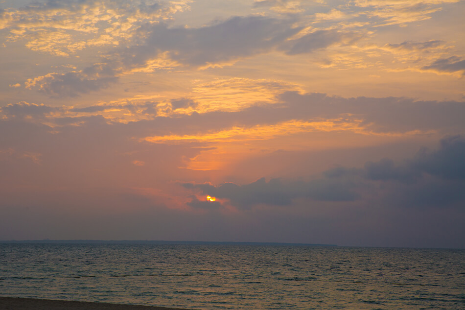 【小浜島・最高の朝体験】絶景ビーチで太陽パワーを全身に浴びる1日のはじまり