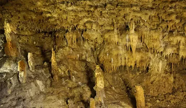 おきなわワールド「南の島の洞くつ探検」