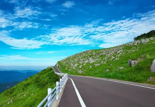 四国カルスト_別名「天空の道」